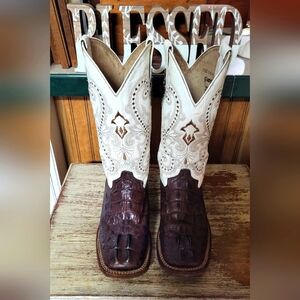 Awesome  vintage Ferrini  genuine crocodile  skin boots size 6